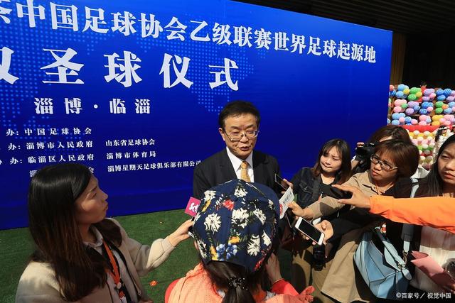 詹姆斯透露：一部大型纪录片即将问世